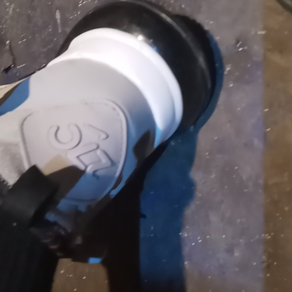 Nike - Picture 2 of 3